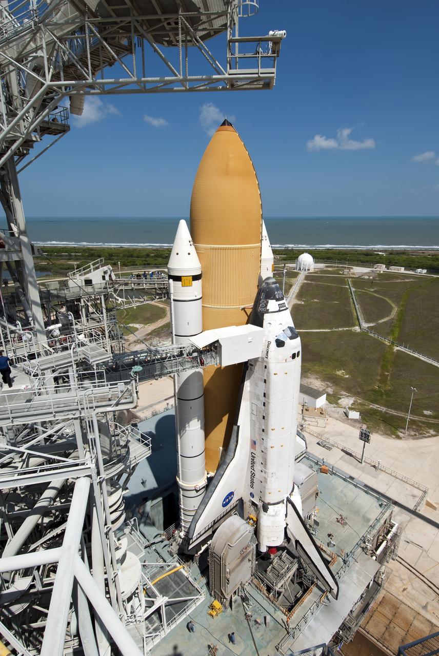 STS-133 DISCOVERY AT PAD 39A