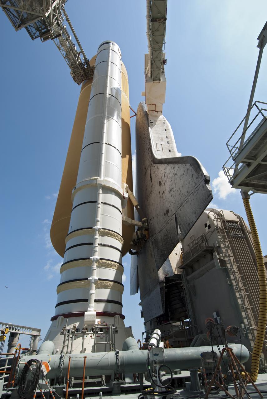 STS-133 DISCOVERY AT PAD 39A