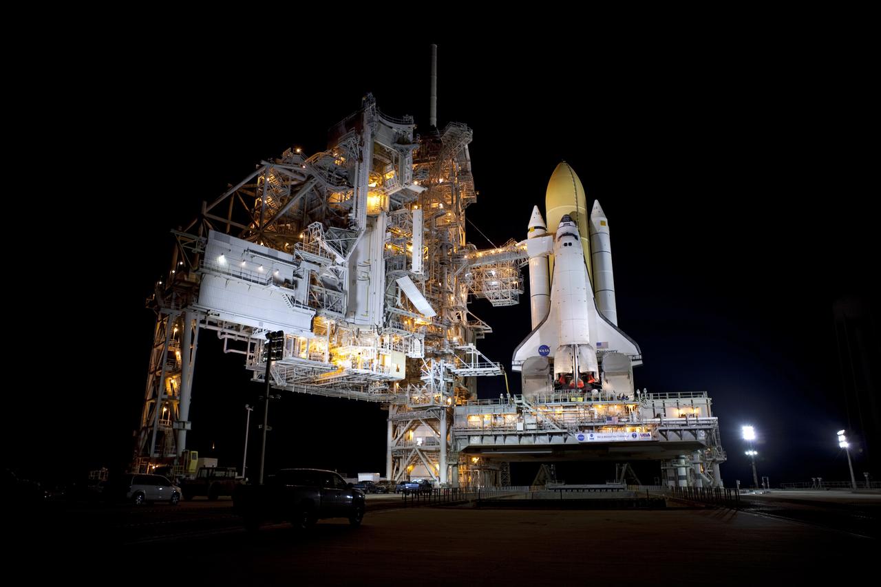 STS-133 DISCOVERY - RSS CLOSURE AFTER ROLLOUT & EMPLOYEE PHOTO OPPORTUNITY