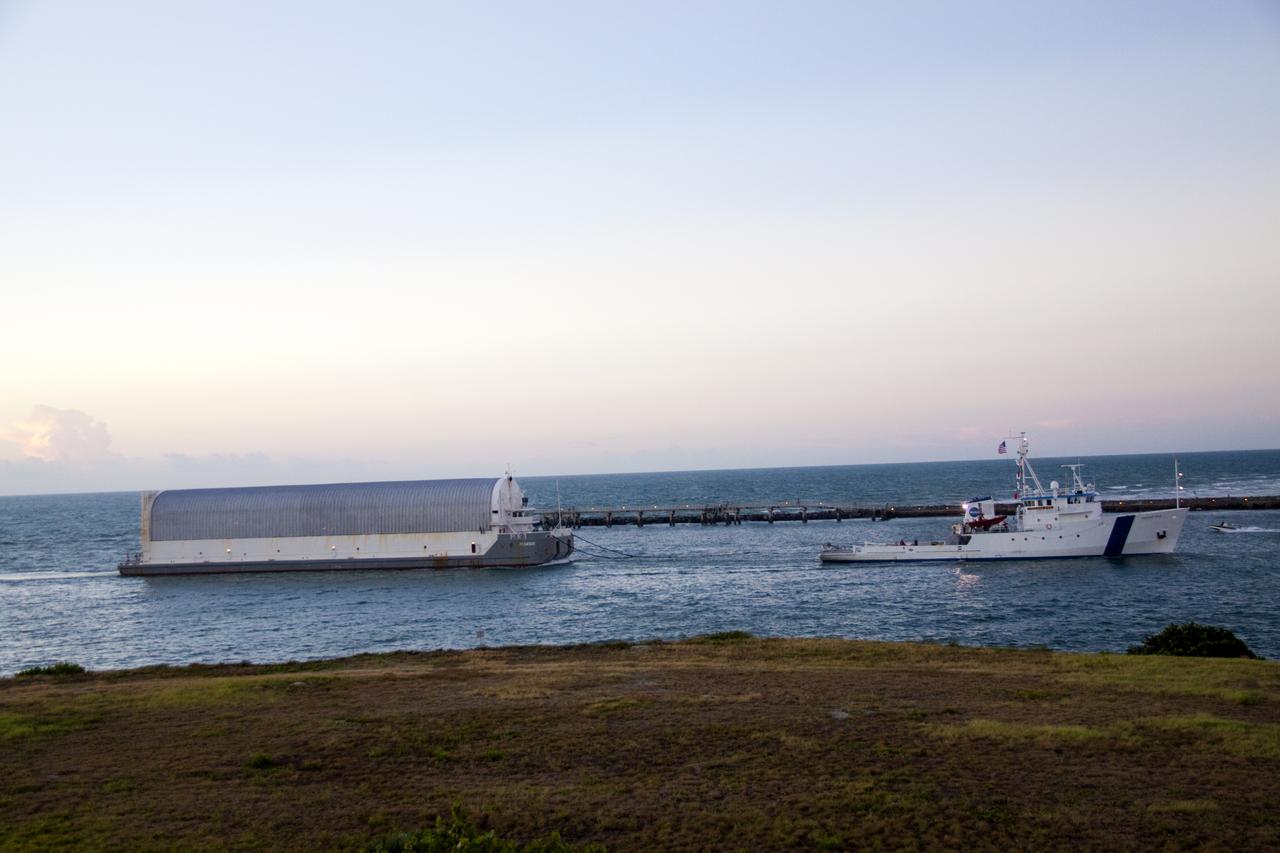 STS-335 LON - ET-122 ARRIVAL THRU PORT CANAVERAL BERM