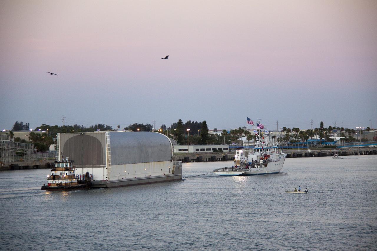 STS-335 LON - ET-122 ARRIVAL THRU PORT CANAVERAL BERM