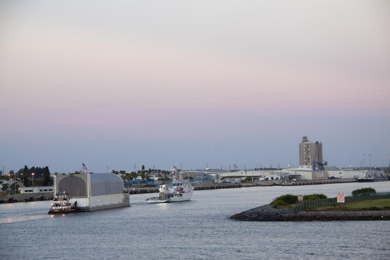 STS-335 LON - ET-122 ARRIVAL THRU PORT CANAVERAL BERM