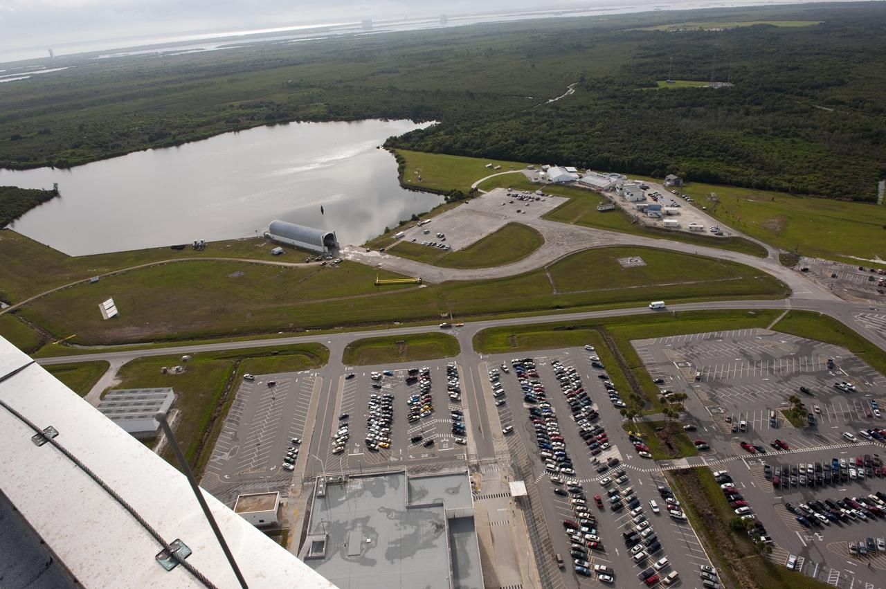 STS-134 ET-122 XFER TO VAB