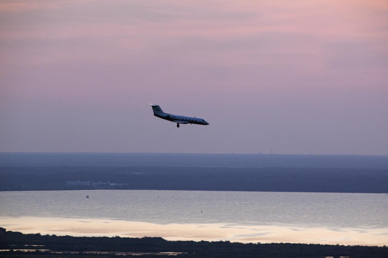 STS-133 TCDT - STA'S WITH MEDIA AS SEEN FROM VAB ROOF