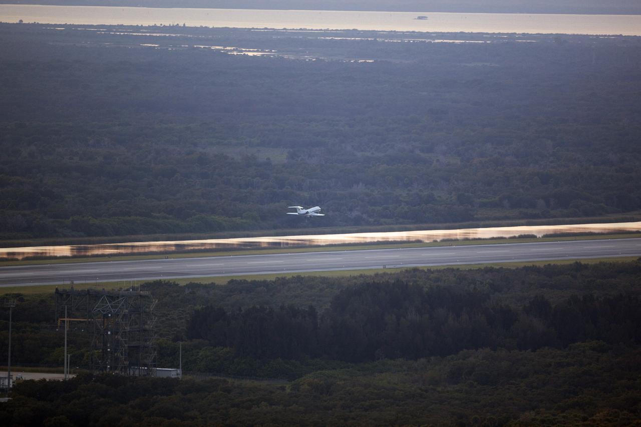 STS-133 TCDT - STA'S WITH MEDIA AS SEEN FROM VAB ROOF