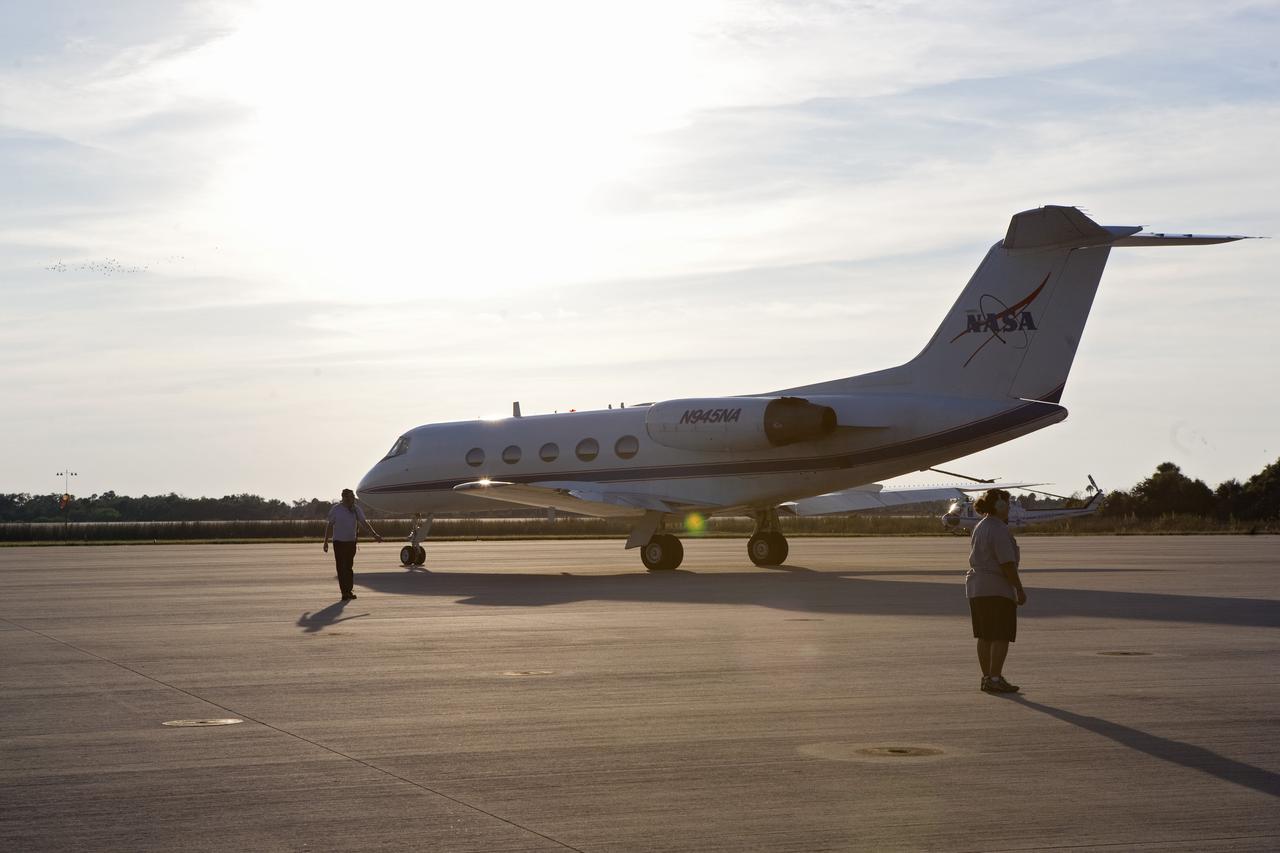 STS-133 TCDT - UNSUITED STA'S WITH MEDIA