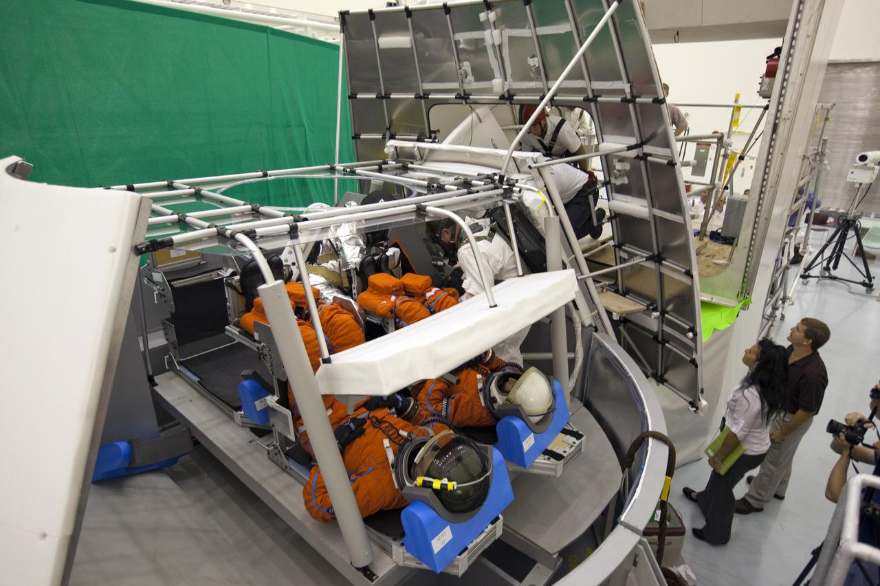 ORION - EGRESS TRAINING WITH ASTRONAUTS & RESCUE TEAMS