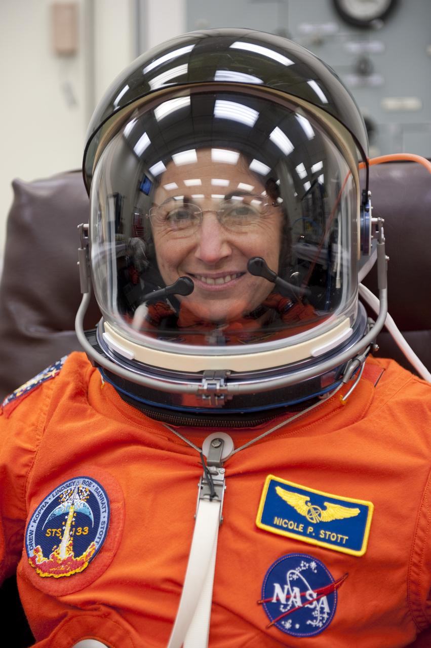 STS-133 TCDT - SUITING