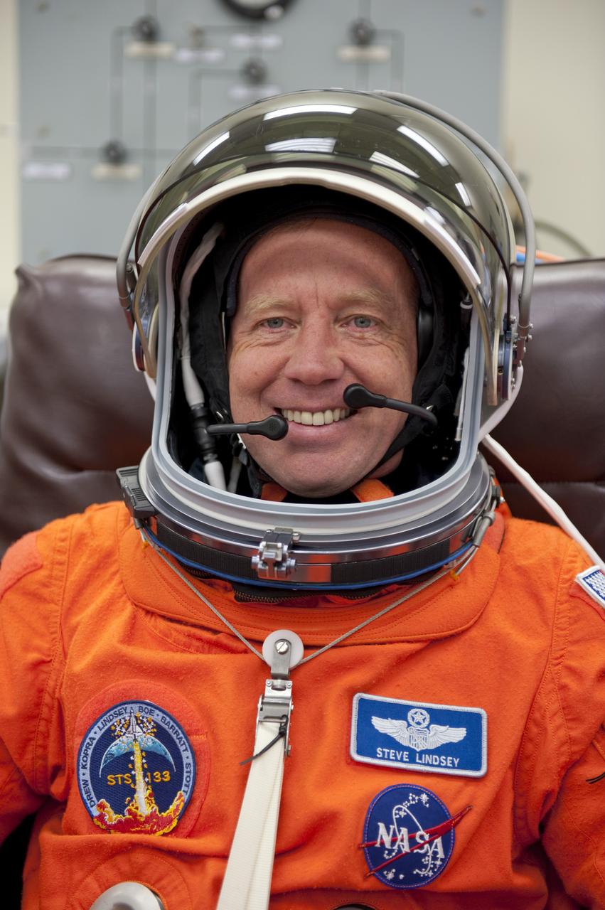 STS-133 TCDT - SUITING