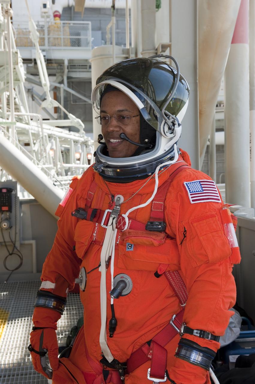 STS-133 TCDT - SUITED EMERGENCY EGRESS TRAINING