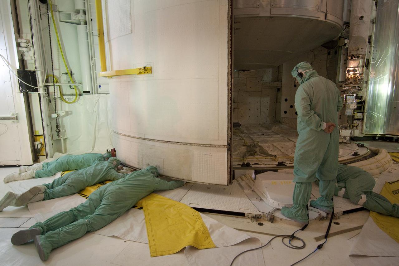 STS-133 PAYLOAD BAY DOOR CLOSURE FOR FLIGHT