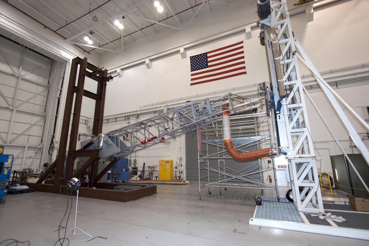 VEHICLE MOTION SIMULATOR (VMS) TILT-UP UMBILICAL ARM TESTING
