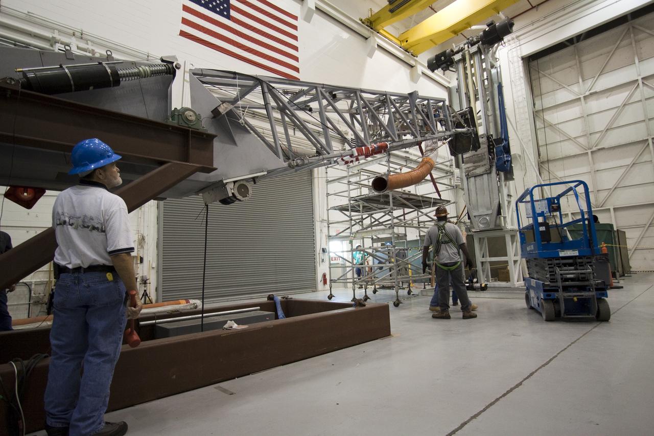 VEHICLE MOTION SIMULATOR (VMS) TILT-UP UMBILICAL ARM TESTING