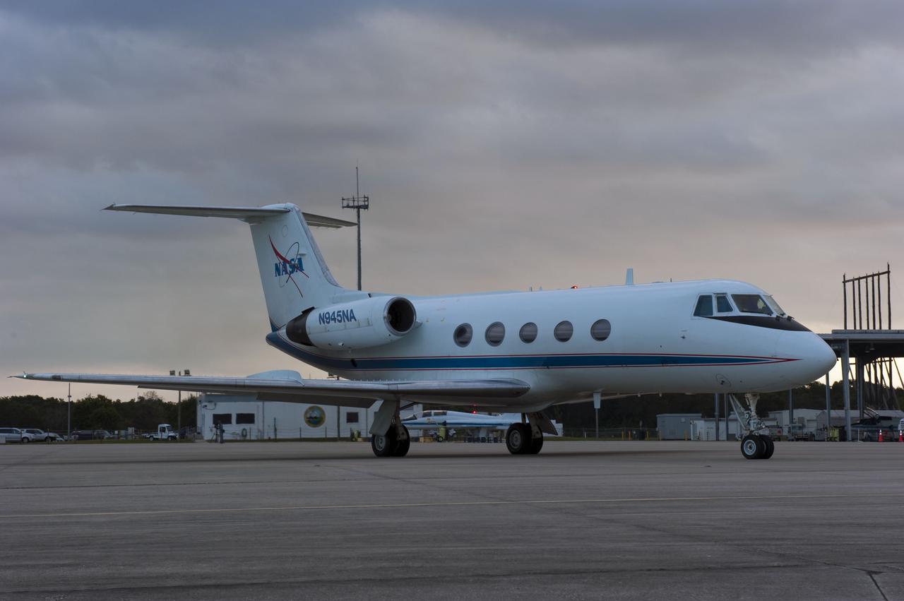 STS-133 LAUNCH L-4(3) SUITED STA'S WITH COMMANDER AND PILOT