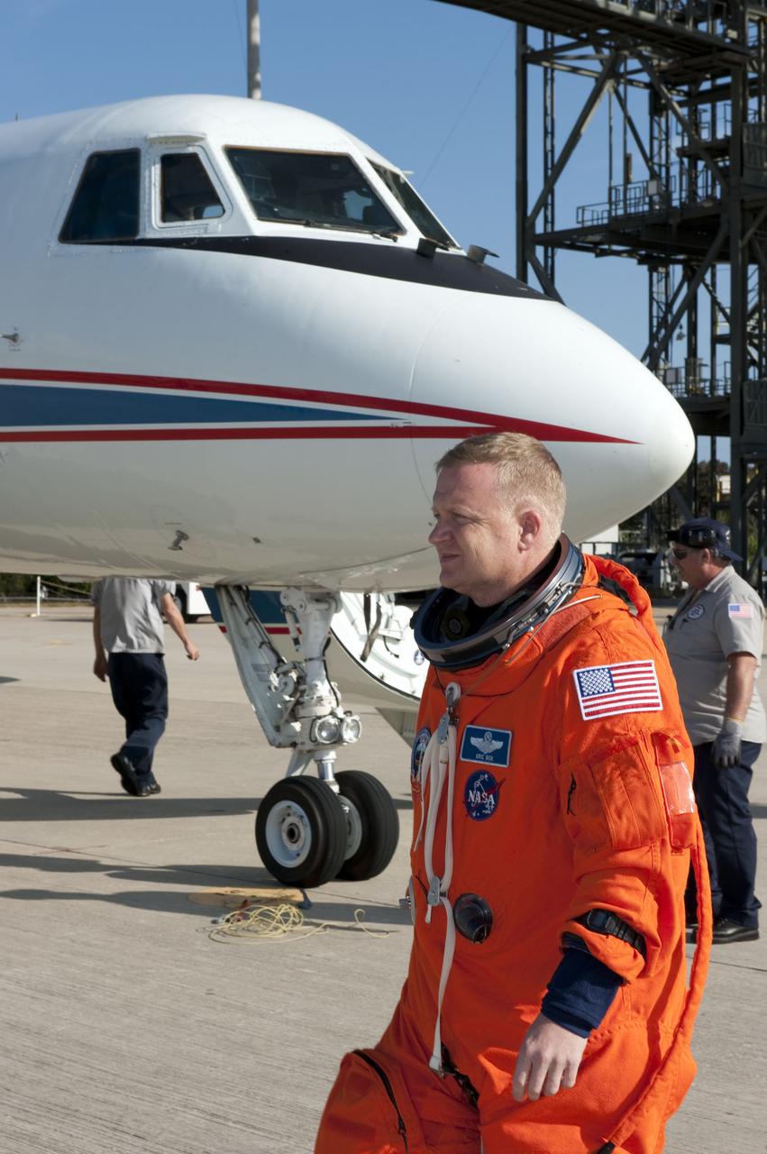 STS-133 LAUNCH L-4(3) SUITED STA'S WITH COMMANDER AND PILOT