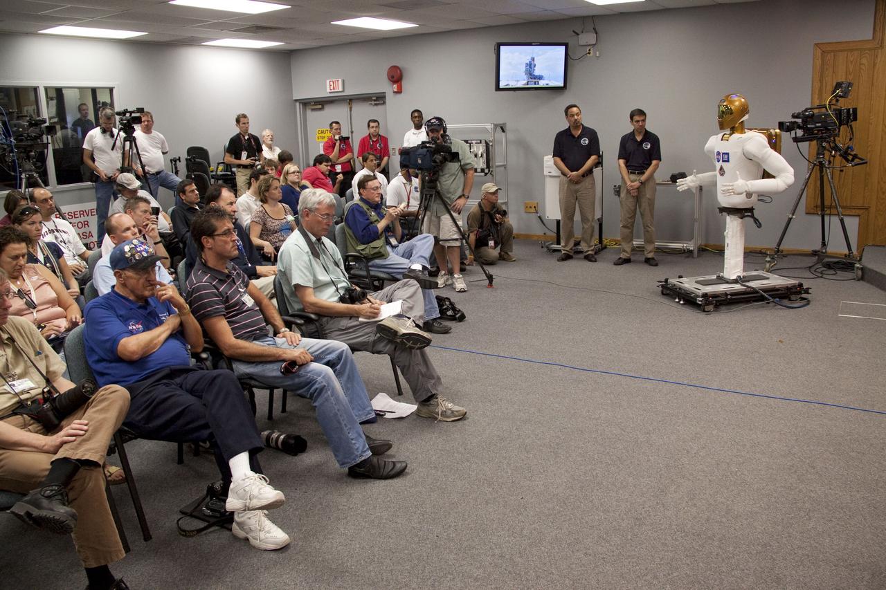 STS-133 LAUNCH L-1 R2 ROBONAUT DEMONSTRATION - NEWS CONFERENCE