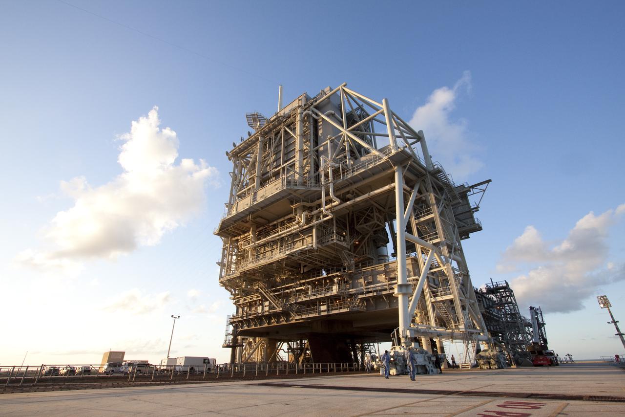 STS-133 DISCOVERY - WEATHER FRONT - PRE RSS ROLLBACK