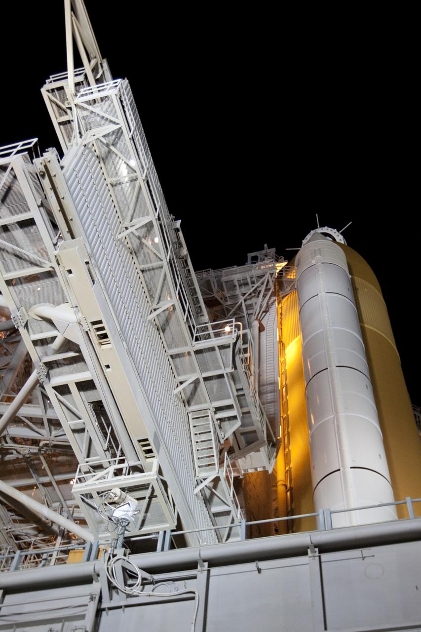 STS-133 LAUNCH L-1 RSS ROLLBACK