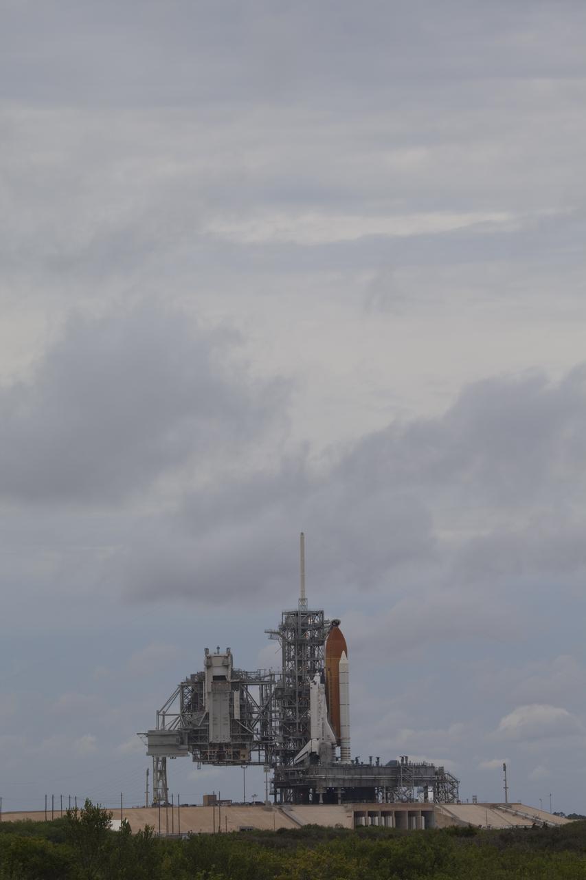 STS-133 DISCOVERY ON PAD 39A & SURROUNDING WILDLIFE - WEATHER SCRUB