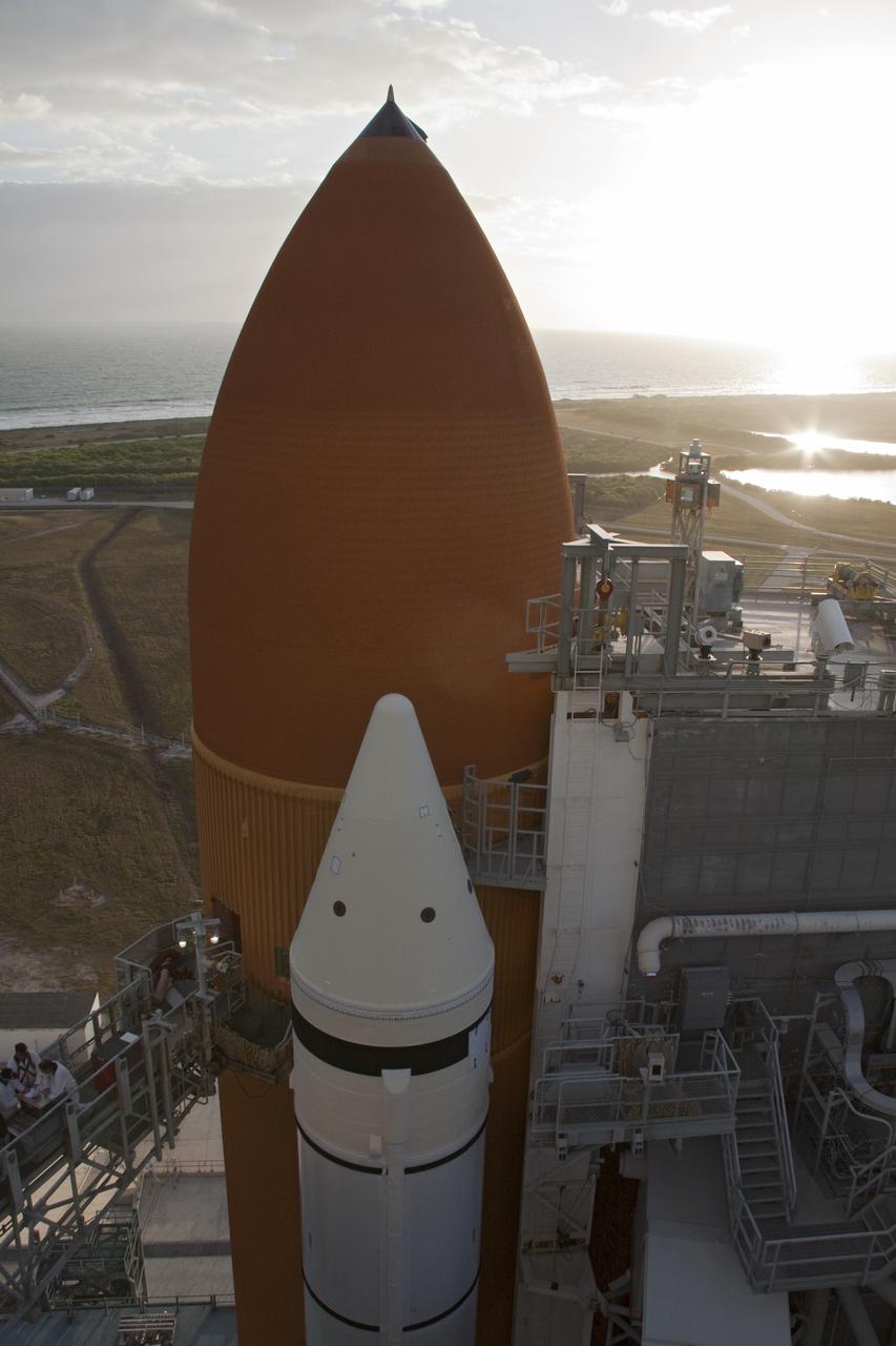 STS-133 DISCOVERY - ET-137 GUCP PLATE INSTALLATION