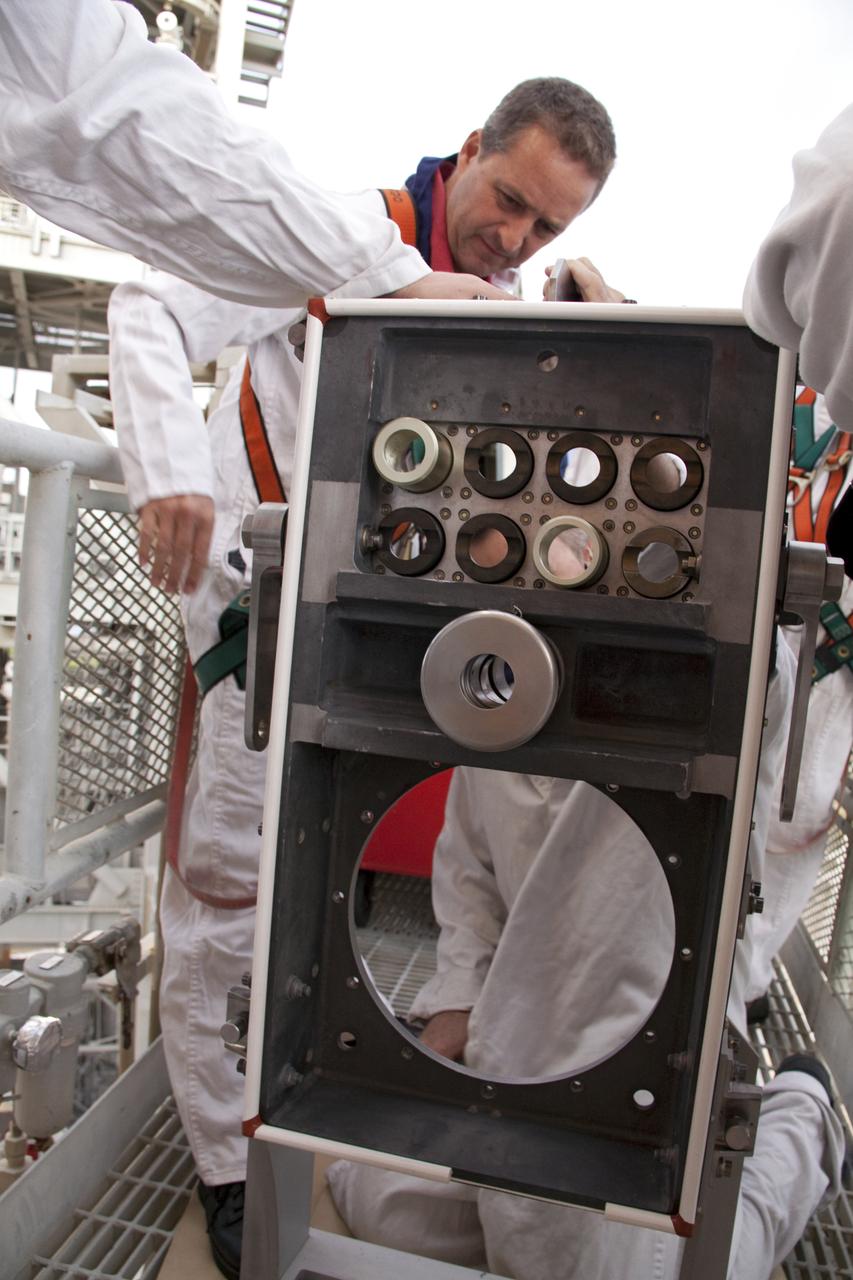 STS-133 DISCOVERY - ET-137 GUCP PLATE INSTALLATION