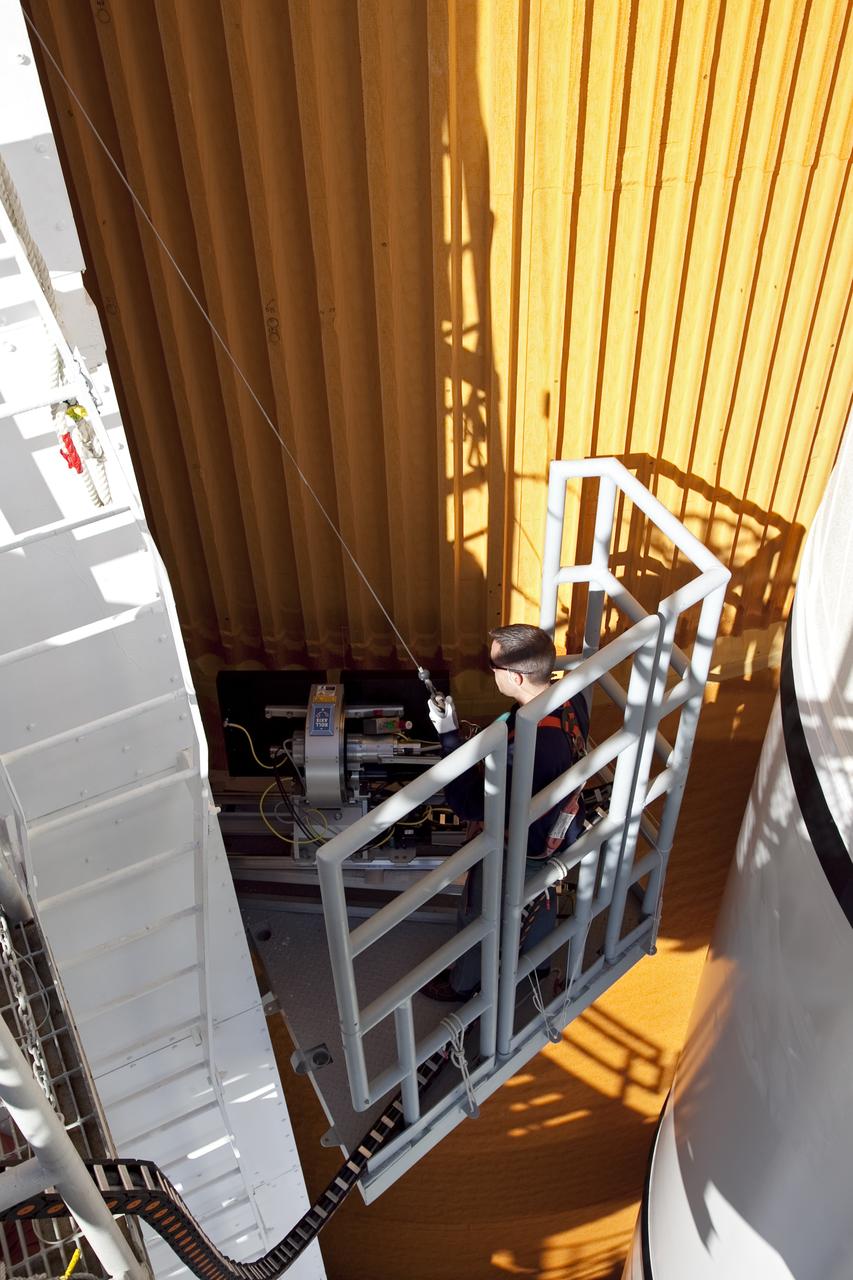 STS-133 DISCOVERY ET-137 X-RAY BACK SCATTER & SLIDE BASKET