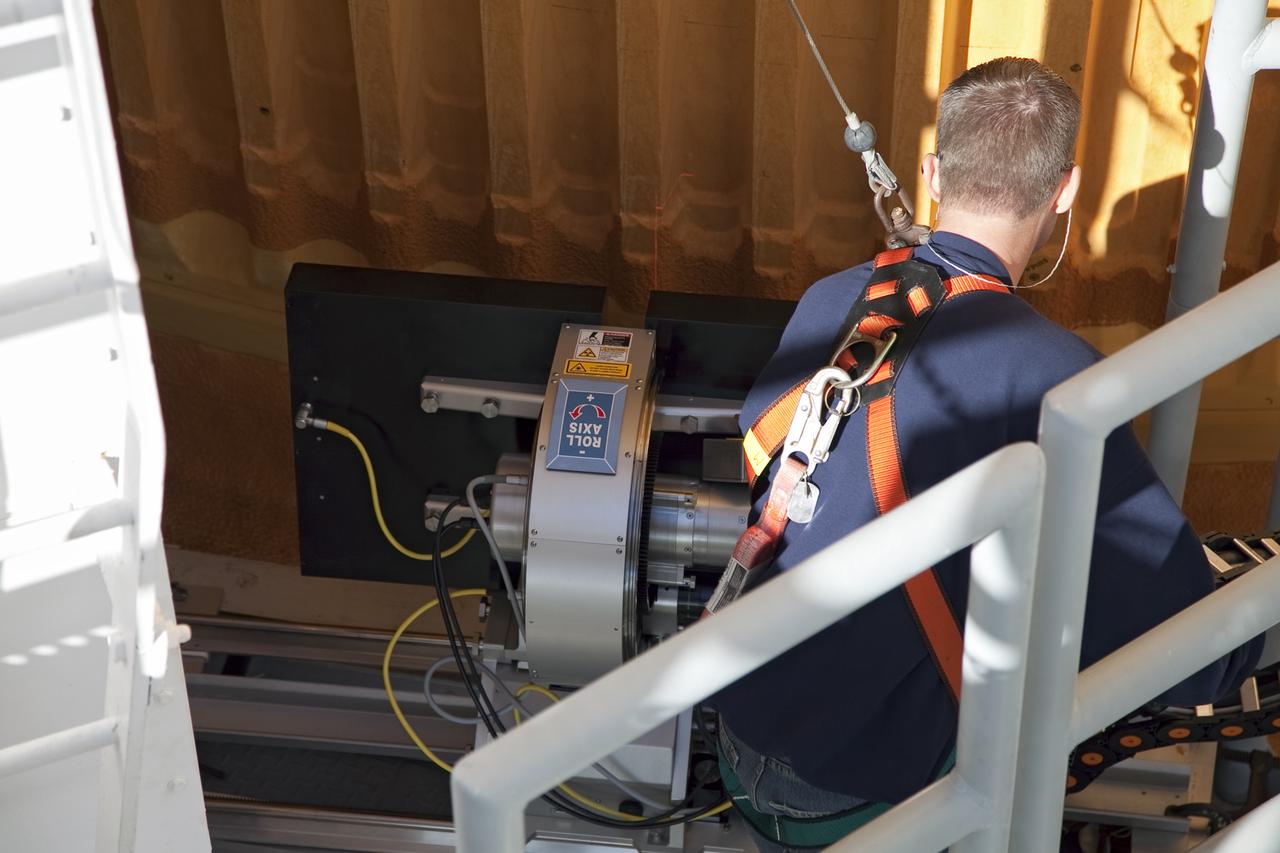 STS-133 DISCOVERY ET-137 X-RAY BACK SCATTER & SLIDE BASKET