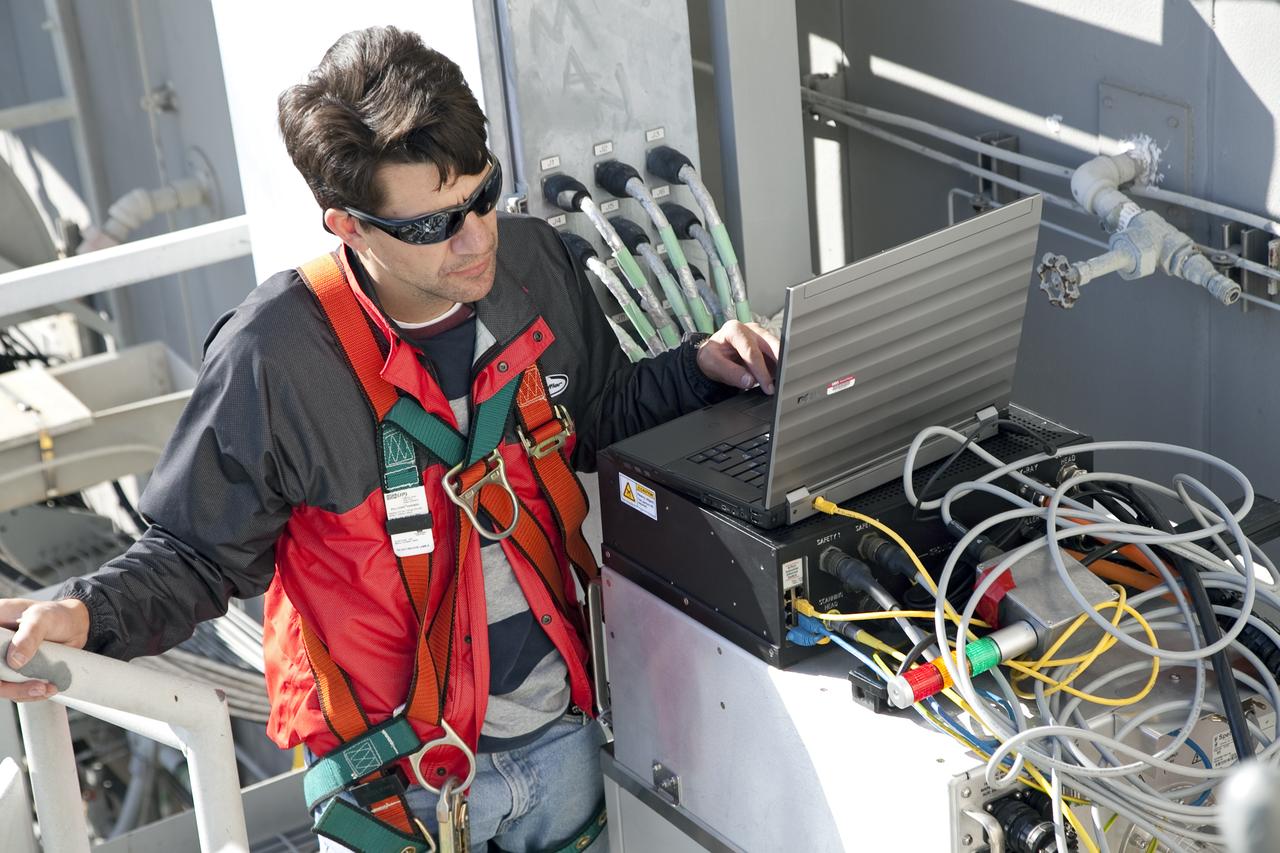 STS-133 DISCOVERY ET-137 X-RAY BACK SCATTER & SLIDE BASKET