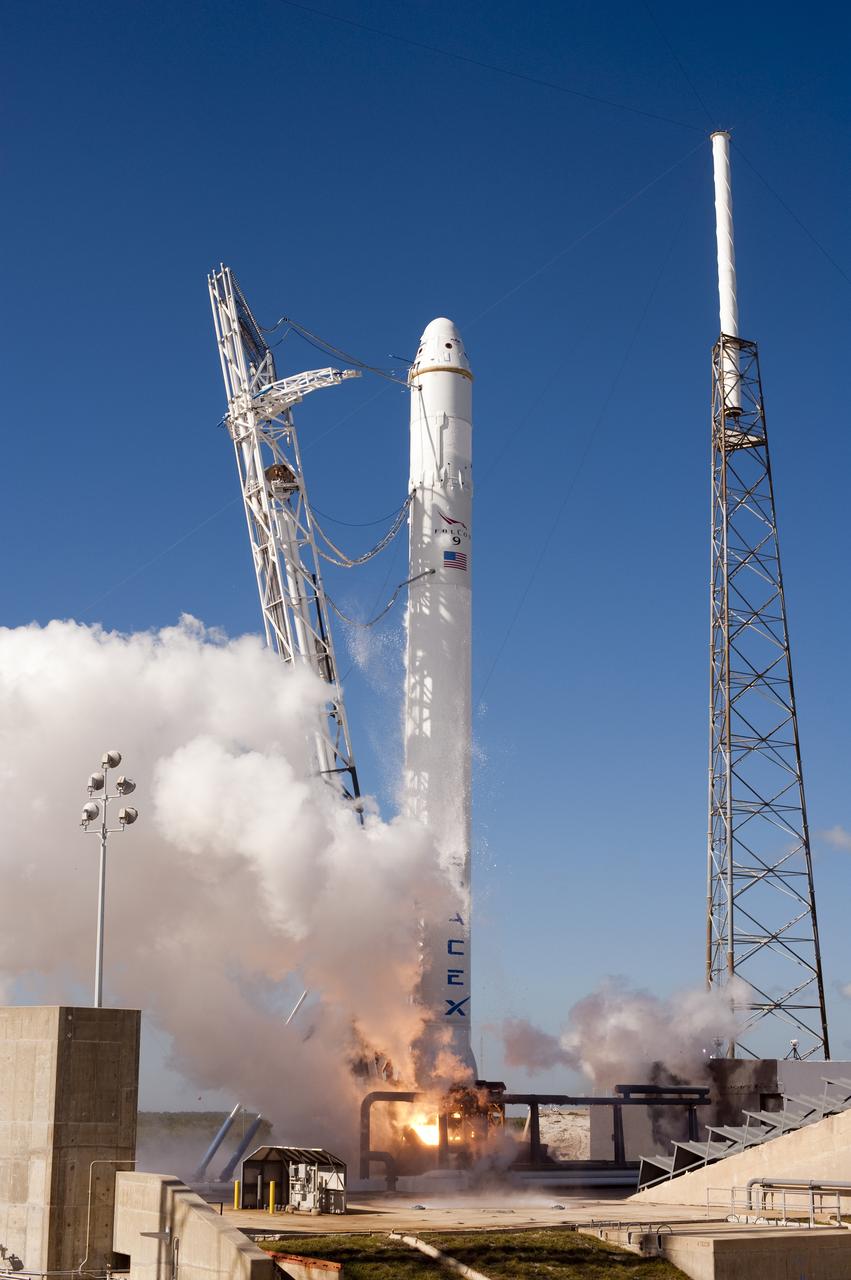 SPACE X FALCON 9 COTS-1 TEST FIRE - DAY 1
