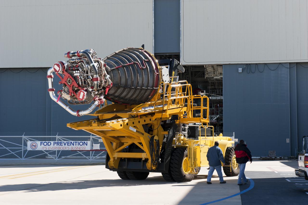 STS-335 STS-135 ATLANTIS ENGINE-1 MOVE FROM ENGINE SHOP TO OPF-1