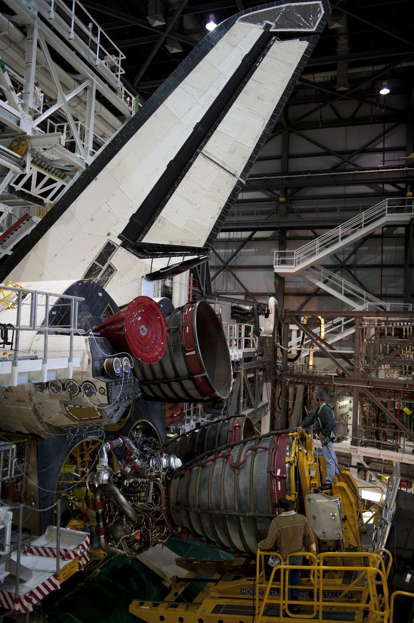 STS-335 STS-135 ATLANTIS ENGINE-3 (LAST) INSTALLATION