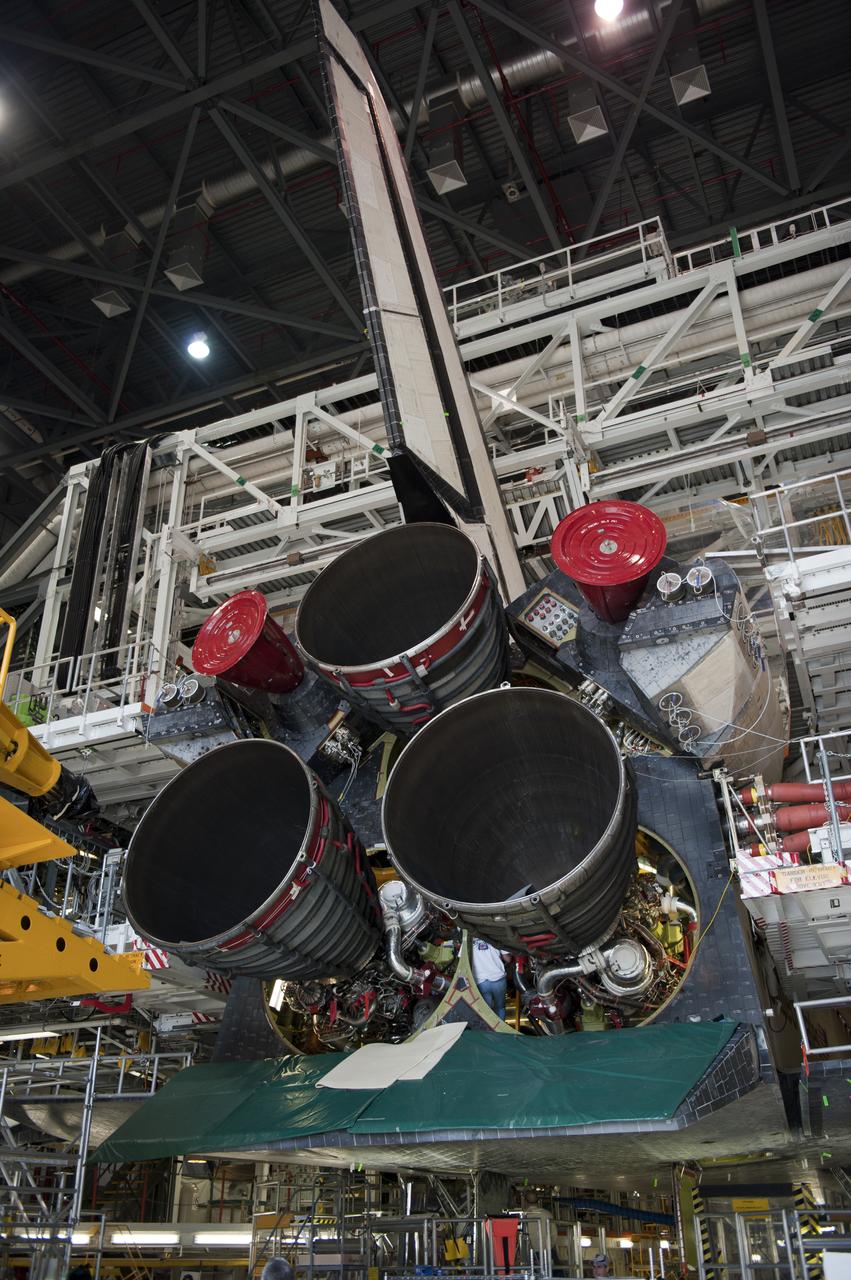 STS-335 STS-135 ATLANTIS ENGINE-3 (LAST) INSTALLATION