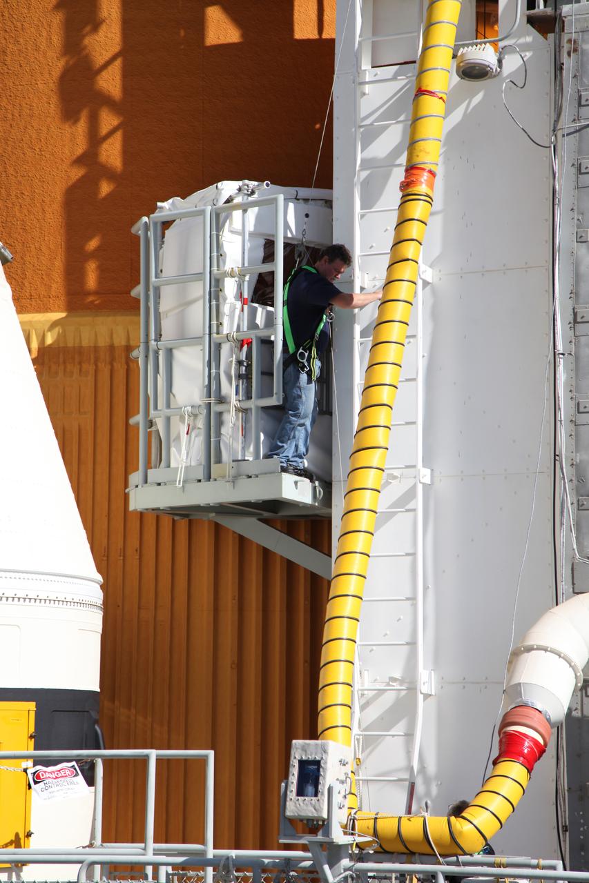 STS-133 Discovery ET-137 Tanking Test Preps