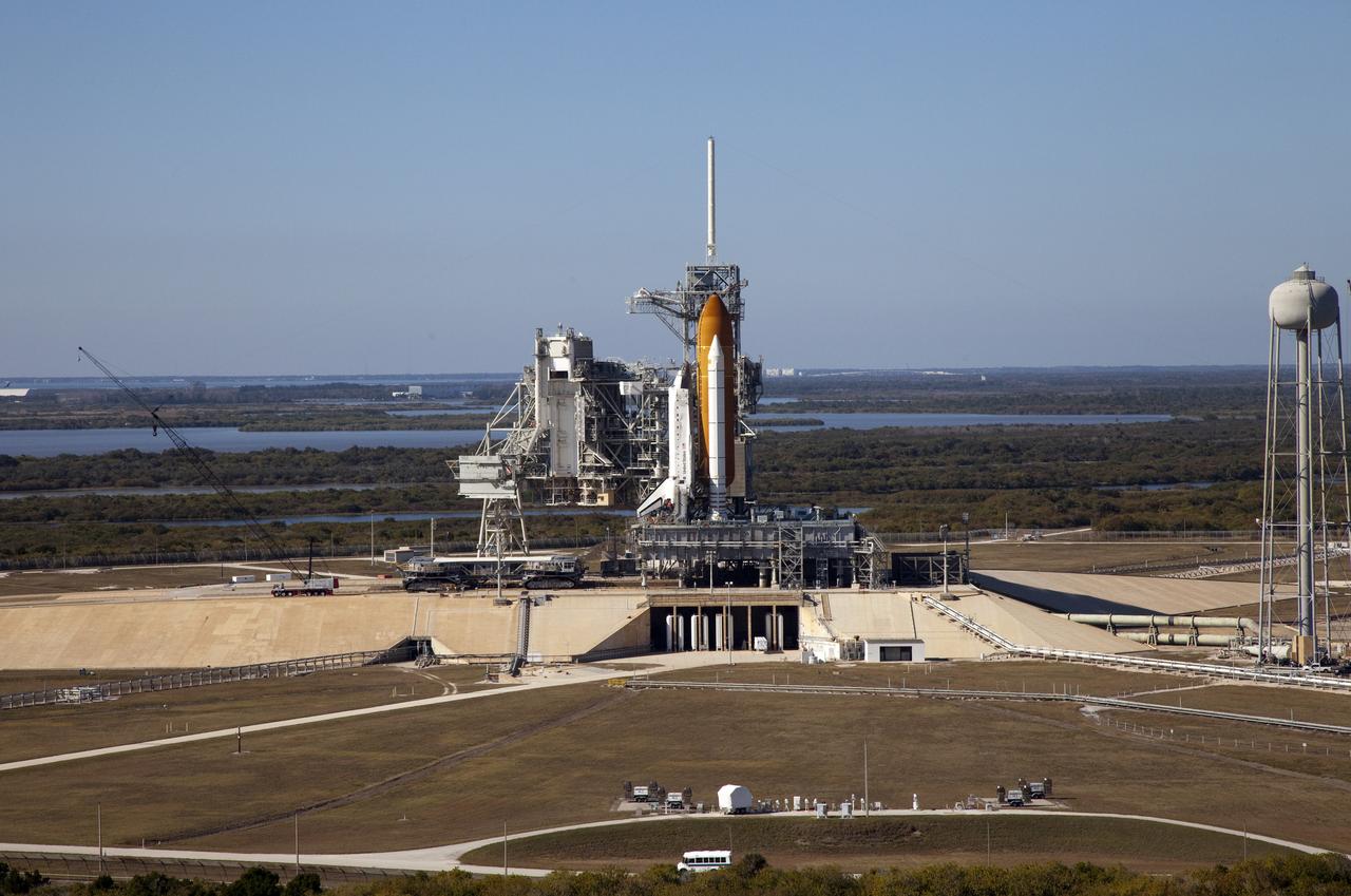 Aerials - STS-133 Discovery on Pad 39A, LEED Bldg., VAB