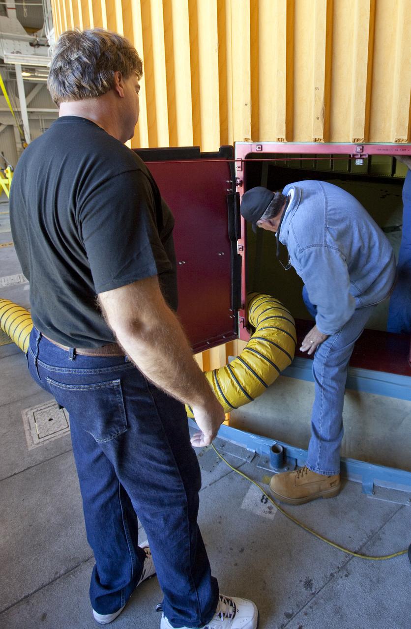 STS-133 Discovery Preps for ET-137 Work in VAB
