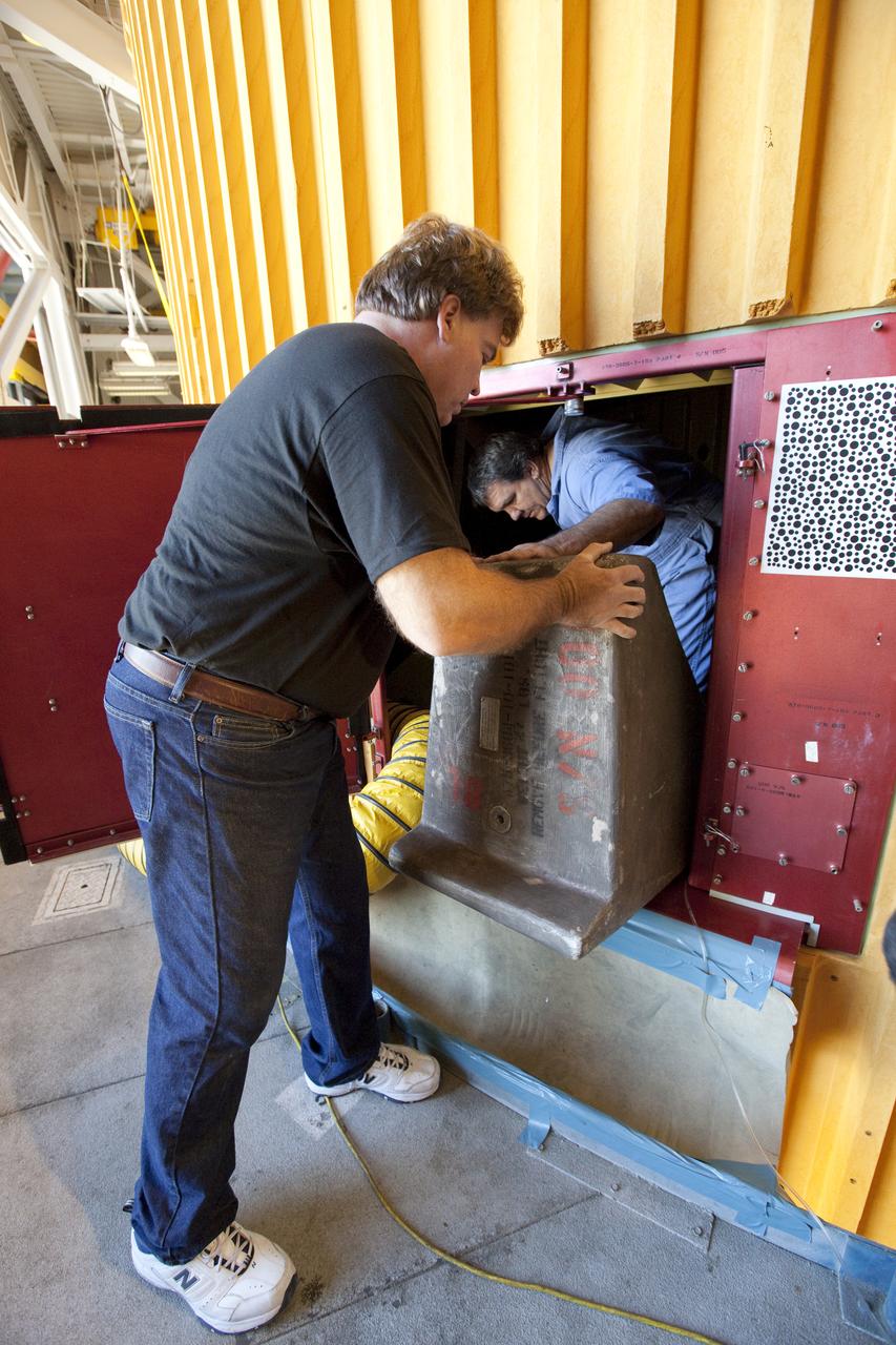 STS-133 Discovery Preps for ET-137 Work in VAB