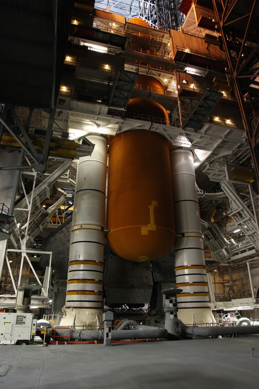 STS-133 Discovery ET-137 Repair Work Preps - Scaffolding