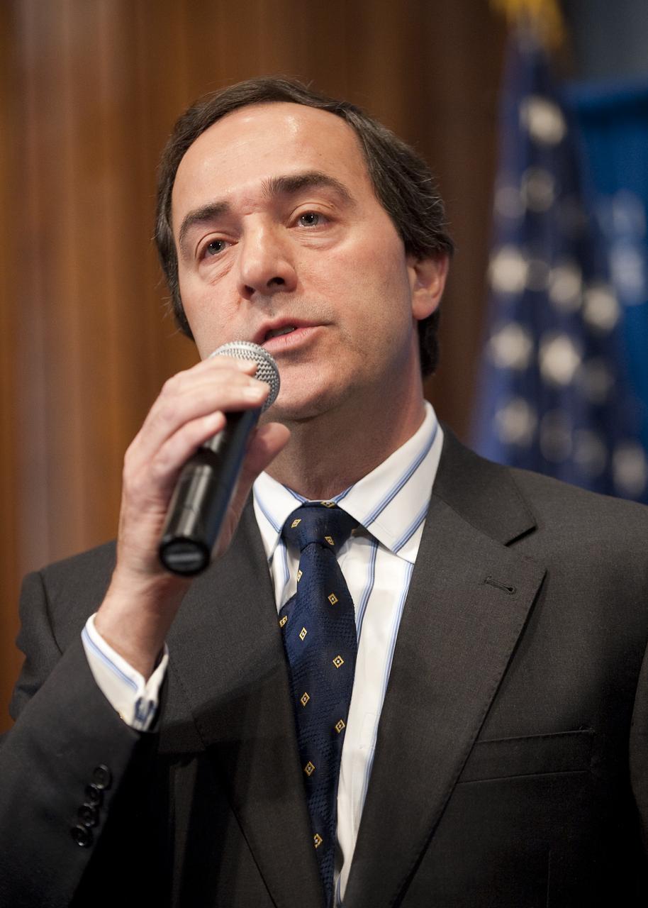 Mark Sirangelo, VP and Chair, SNC Space Systems Board, Sierra Nevada Corp. is seen during a press conference, Tuesday, Feb. 2, 2010, at the National Press Club in Washington, where it was announced that NASA has awarded $50 million through funded agreements to further the commercial sector's capability to support transport of crew to and from low Earth orbit. Photo Credit: (NASA/Bill Ingalls)