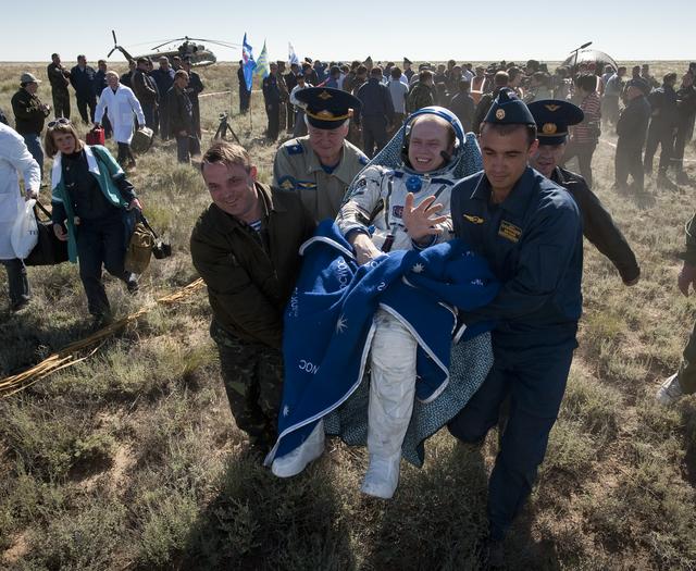 NASA image: Soyuz TMA-17 Lands