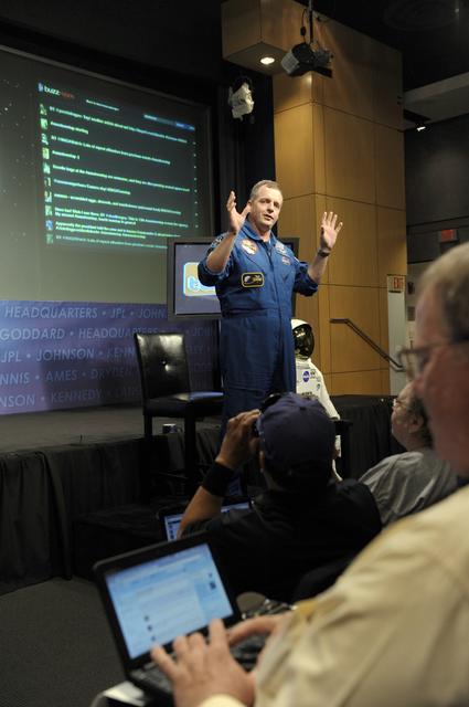 NASA image: Tweetup with Astronaut Timothy Creamer