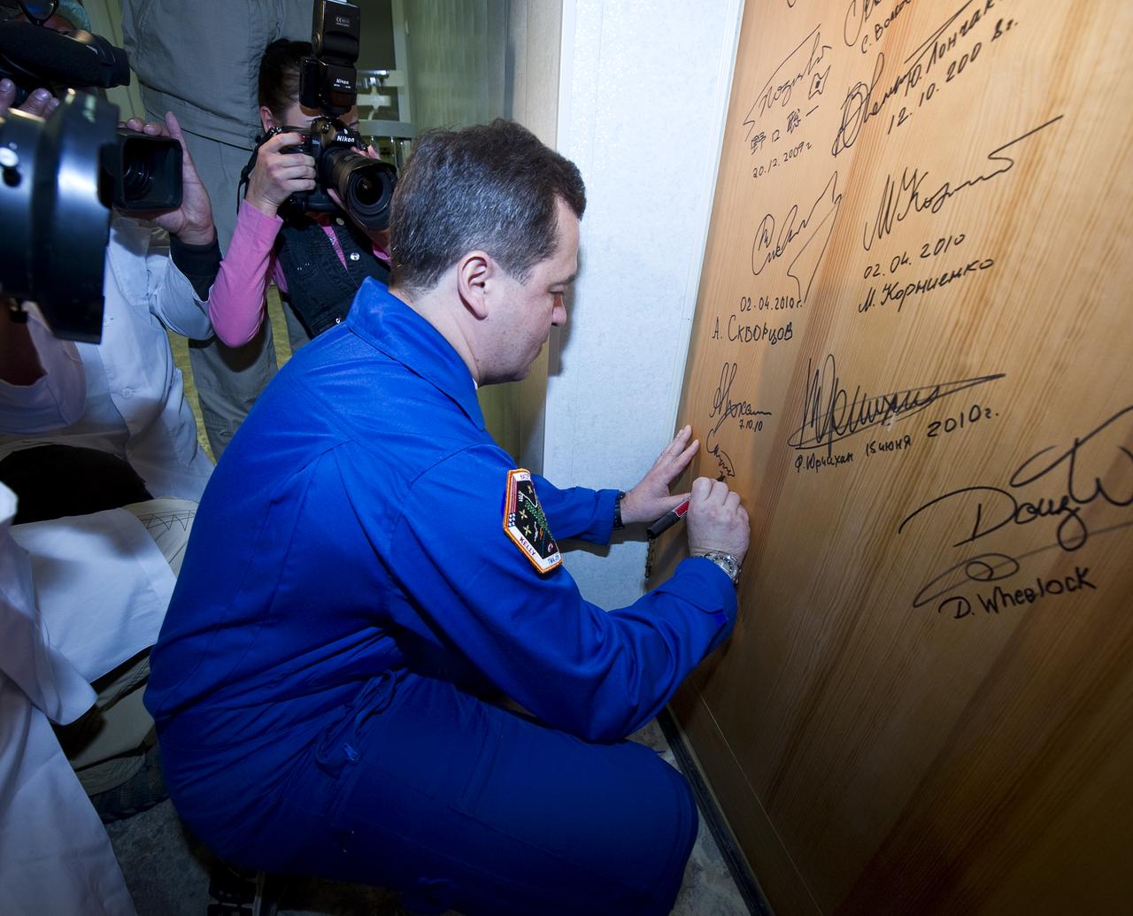 Expedition 25 Flight Engineer Oleg Skripochka performs the traditional door signing Thursday, October 7, 2010 at the Cosmonaut Hotel in Baikonur, Kazakhstan. Skripochka was launched onboard the Soyuz rocket the following morning with Expedition 25 Soyuz Commander Alexander Kaleri and Flight Engineer Scott Kelly on a mission to the International Space Station (ISS).  Photo Credit: (NASA/Carla Cioffi)