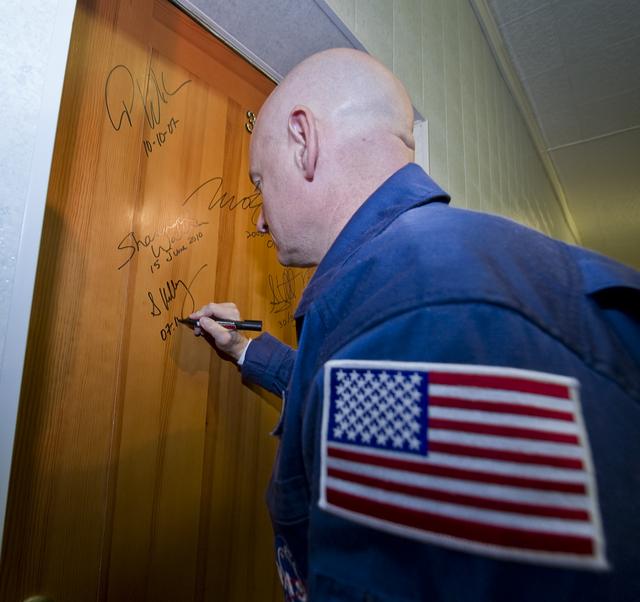 NASA image: Expedition 25 Prelaunch