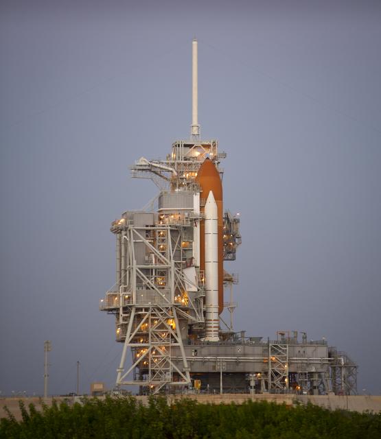 NASA image: Discovery on Pad 39a