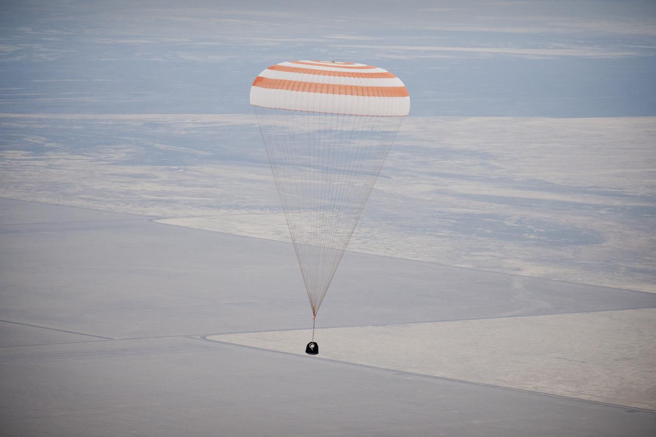 The Soyuz TMA-19 spacecraft is seen as it descends with Expedition 25 Commander Doug Wheelock and Flight Engineers Shannon Walker and Fyodor Yurchikhin near the town of Arkalyk, Kazakhstan on Friday, Nov. 26, 2010. Russian Cosmonaut Yurchikhin and NASA Astronauts Wheelock and Walker, are returning from nearly six months onboard the International Space Station where they served as members of the Expedition 24 and 25 crews. Photo Credit: (NASA/Bill Ingalls)