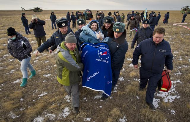 Expedition 25 Soyuz Landing