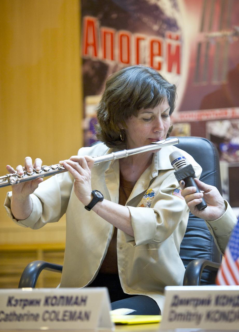 Expedition 26 Flight Engineer Catherine Coleman plays "A Hallelujah" by Leonard Cohen on the flute at the State Commission press conference held at the Cosmonaut Hotel in Baikonur, Kazakhstan on Tuesday, Dec. 14, 2010. Photo Credit: (NASA/Carla Cioffi)