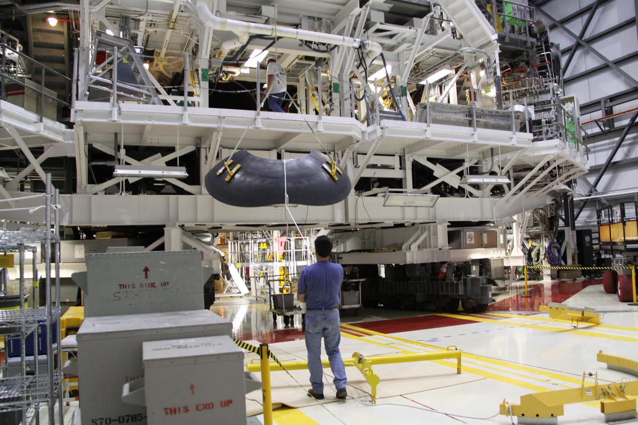 Discovery T&R, Right Hand Inner Heat Shield Removal from Engine #1