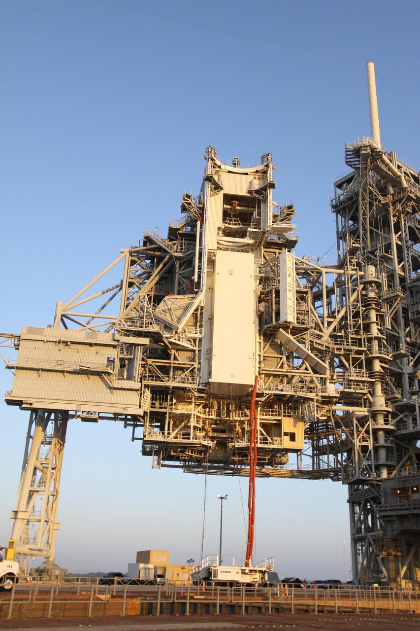 STS-134 Payload Canister at Pad 39A During Daylight