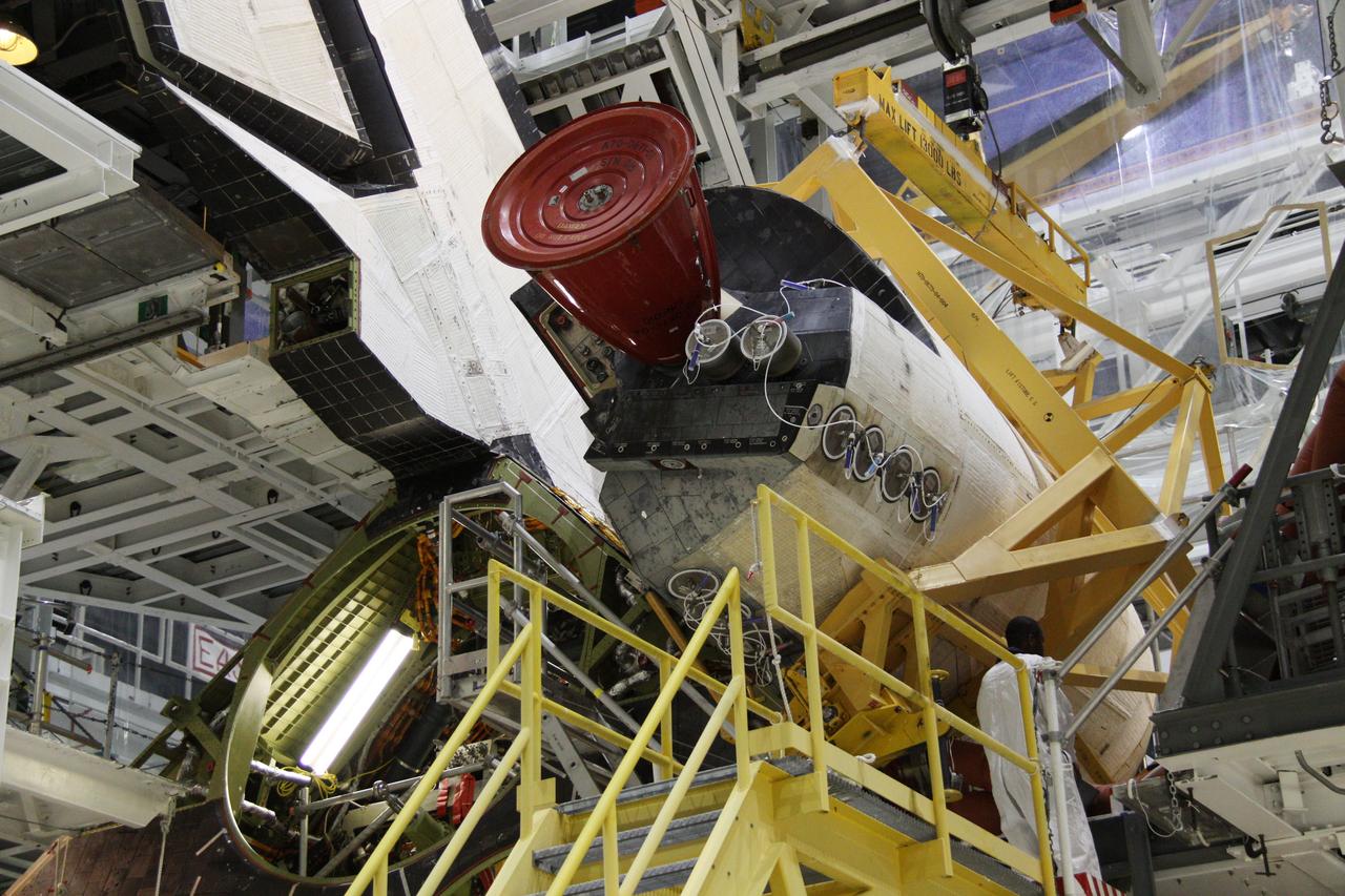 Discovery T & R, Oms Pod Rotate for Removal