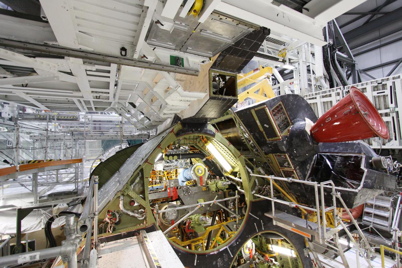 Discovery T & R, Oms Pod Rotate for Removal